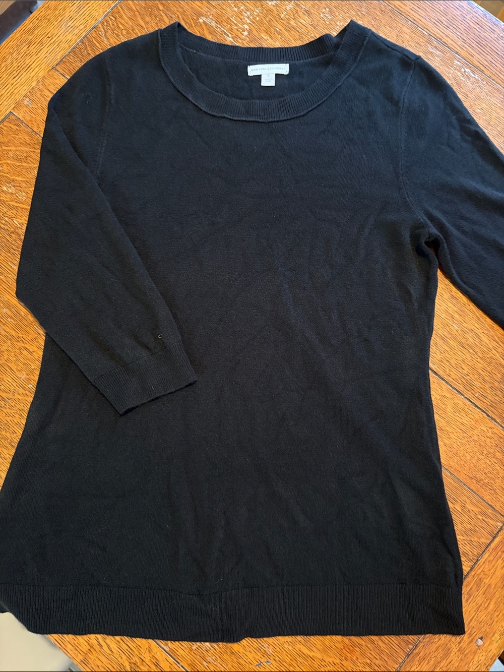 New York & Company Black Scoop Neck Lightweight Sweater